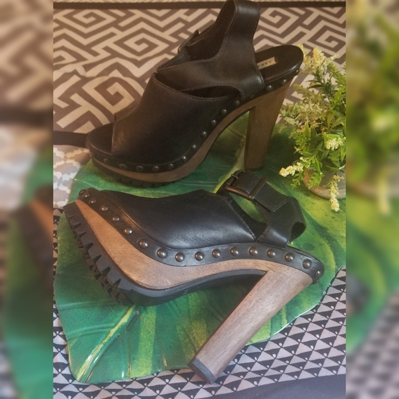 Shoes - Picture 2 of 9